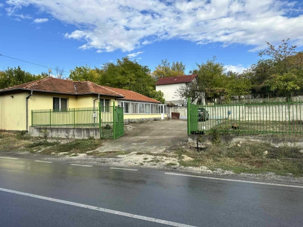 Дава се под наем Къща в Пловдив, Западен - 110 кв.м за 510 € - Снимка #1