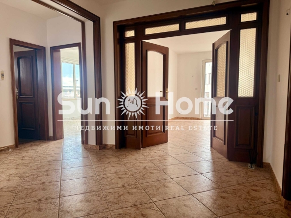 Етаж от къща в Свиленград - 205 кв.м за 635 €/кв.м - Снимка #1