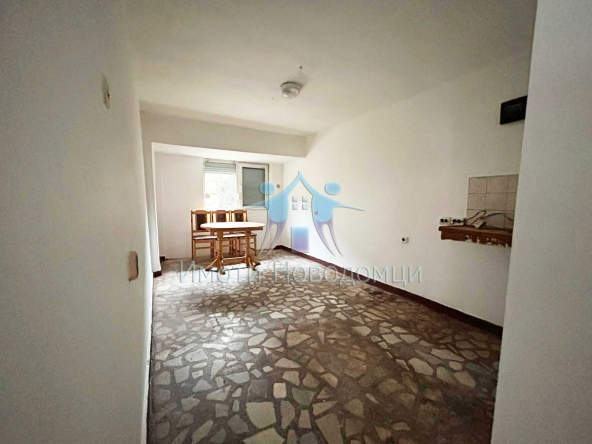 Етаж от къща в Шумен, Пазара - 82 кв.м за 1518 €/кв.м - Снимка #1