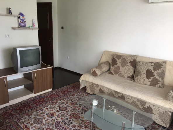 Дава се под наем Тристаен апартамент в Пловдив, Център - 84 кв.м за 433.5 € - Снимка #1