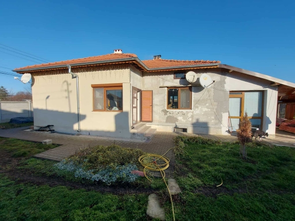 Къща в Търговище, Въбел - 100 кв.м за 765 €/кв.м - Снимка #1