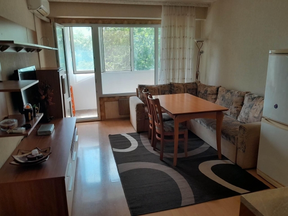 Дава се под наем Тристаен апартамент в Бургас, Изгрев - 65 кв.м за 348.84 € - Снимка #1