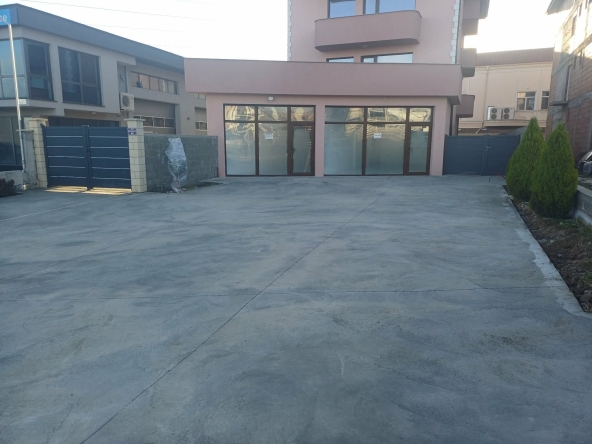 Дава се под наем Магазин в Асеновград - 40 кв.м за 348.84 € - Снимка #1