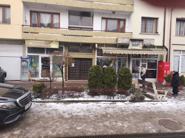 Дава се под наем Магазин в Тетевен - 145 кв.м за 765 € - Снимка #1