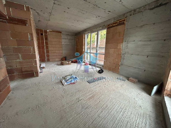 Тристаен апартамент в Шумен, Пазара - 93 кв.м за 724 €/кв.м - Снимка #1