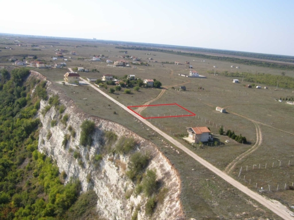 Парцел в с. Топола, Област Добрич - 550 кв.м за 33 €/кв.м - Снимка #1