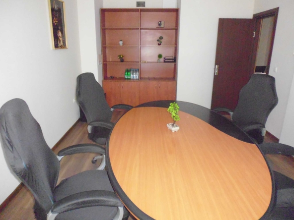 Дава се под наем Офис в София, Люлин 8 - 46 кв.м за 448.8 € - Снимка #1