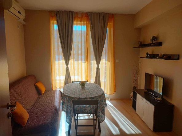 Дава се под наем Двустаен апартамент в к.к. Слънчев бряг - 40 кв.м за 298.86 € - Снимка #1