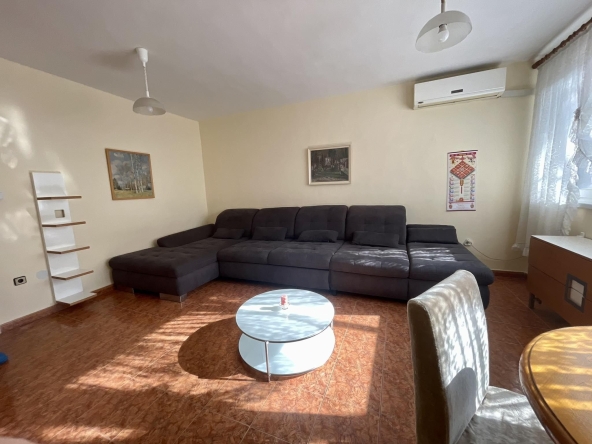 Дава се под наем Двустаен апартамент в Варна, Чаталджа - 82 кв.м за 458.49 € - Снимка #1