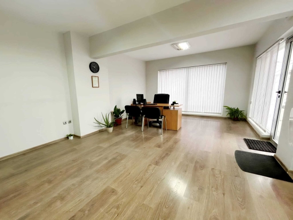 Дава се под наем Офис в Ямбол, Промишлена зона - 95 кв.м за 418.71 € - Снимка #1