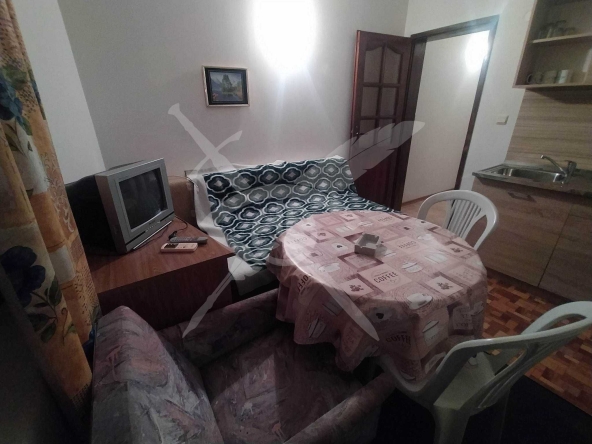 Дава се под наем Двустаен апартамент в к.к. Св.Св. Константин и Елена - 50 кв.м за 398.82 € - Снимка #1