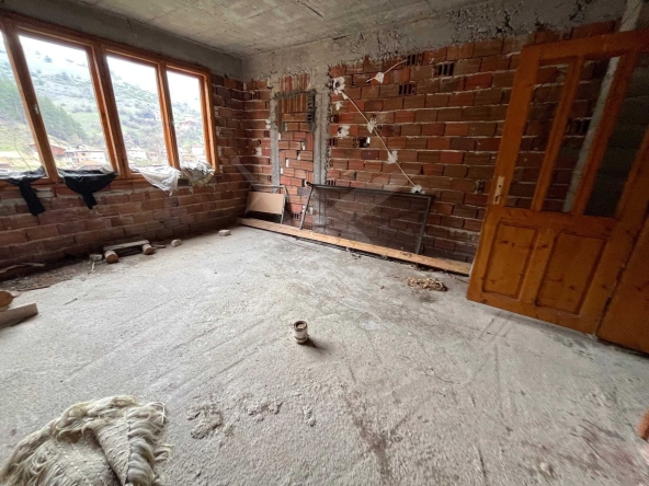 Къща в с. Забърдо, Област Смолян - 560 кв.м за 55 €/кв.м - Снимка #1