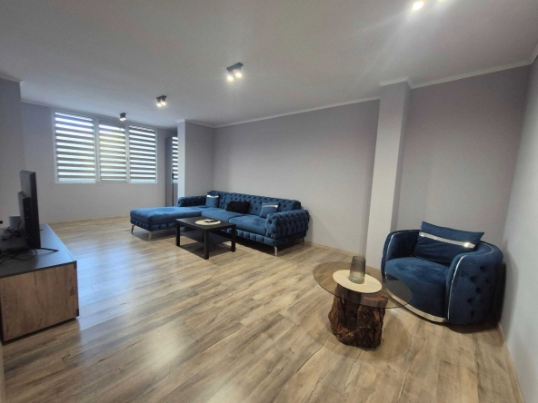 Дава се под наем Тристаен апартамент в Търговище, Боровец - 75 кв.м за 330.99 € - Снимка #1