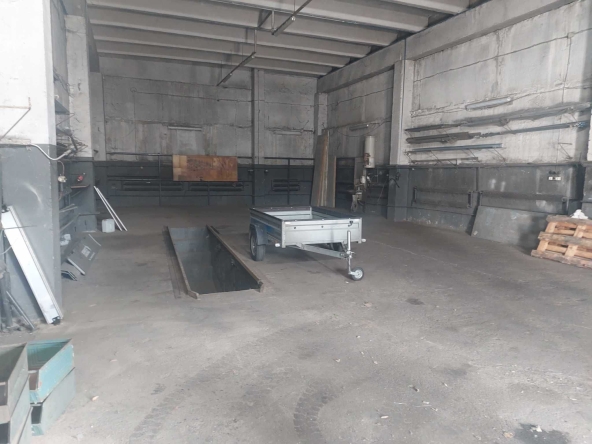 Дава се под наем Промишлена сграда в с. Казичене, Област София-град - 270 кв.м за 2040 € - Снимка #1