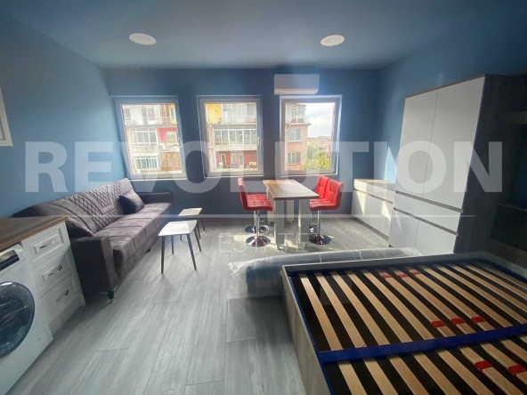 Дава се под наем Едностаен апартамент в Варна, Център - 48 кв.м за 561 € - Снимка #1