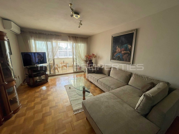 Дава се под наем Тристаен апартамент в Варна, Център - 150 кв.м за 797.64 € - Снимка #1