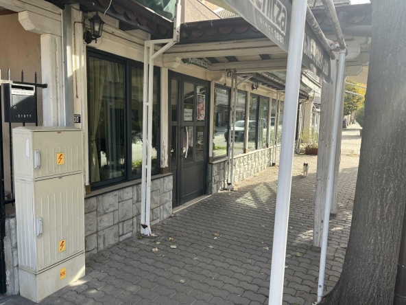 Дава се под наем Магазин в Асеновград - 100 кв.м за 765 € - Снимка #1