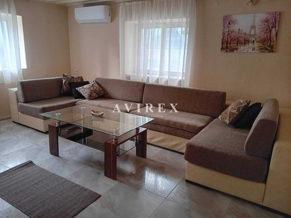 Дава се под наем Двустаен апартамент в Пловдив, Център - 60 кв.м за 298.86 € - Снимка #1