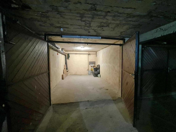 Гараж / Паркомясто в Варна, Лятно кино Тракия - 15 кв.м за 5 €/кв.м - Снимка #1