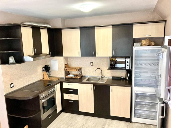 Дава се под наем Тристаен апартамент в Бургас, Лазур - 85 кв.м за 612 € - Снимка #1