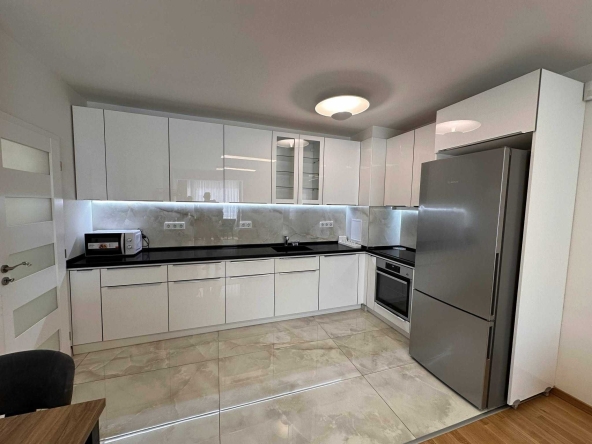 Дава се под наем Тристаен апартамент в София, Зона Б-18 - 110 кв.м за 997.05 € - Снимка #1