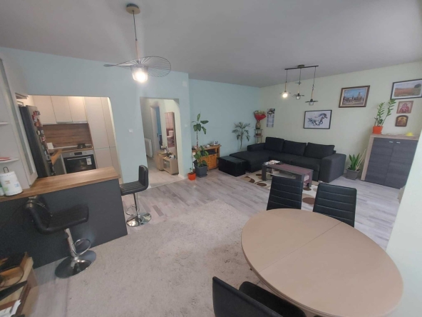 Етаж от къща в Търговище, Вароша - 79 кв.м за 1711 €/кв.м - Снимка #1