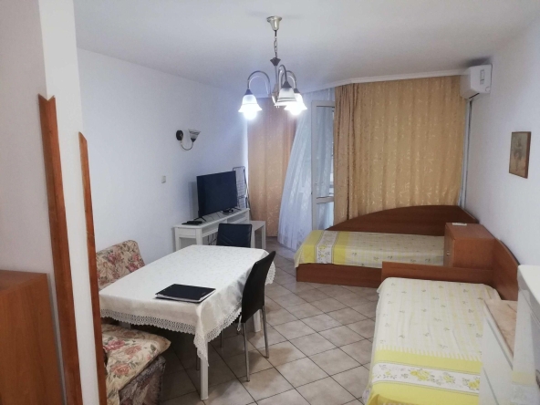 Дава се под наем Двустаен апартамент в Бургас, Лазур - 75 кв.м за 433.5 € - Снимка #1