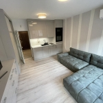 Дава се под наем Едностаен апартамент в Бургас, Център - 45 кв.м за 357 € - Снимка #1