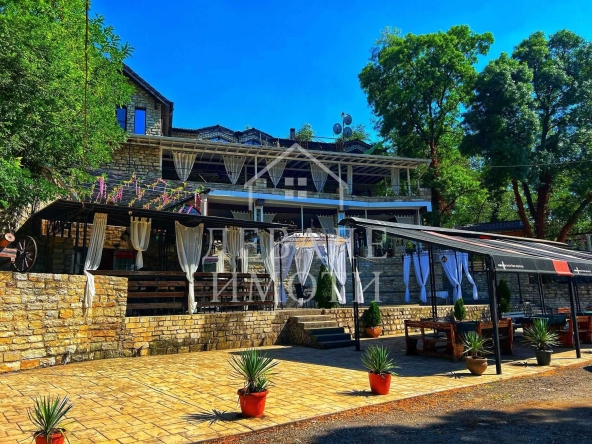 Дава се под наем Заведение в Мартен - 800 кв.м за 6483.12 € - Снимка #1