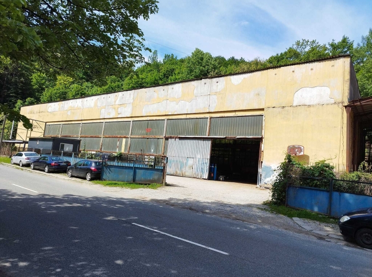 Дава се под наем Промишлена сграда в с. Болтата, Област Габрово - 1000 кв.м за 816 € - Снимка #1