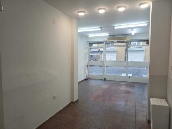 Дава се под наем Магазин в Пловдив, Център - 60 кв.м за 598.23 € - Снимка #1