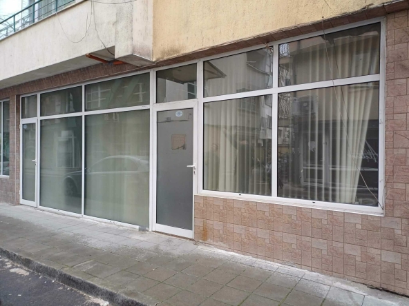 Дава се под наем Магазин в Пловдив, Кършияка - 130 кв.м за 648.21 € - Снимка #1