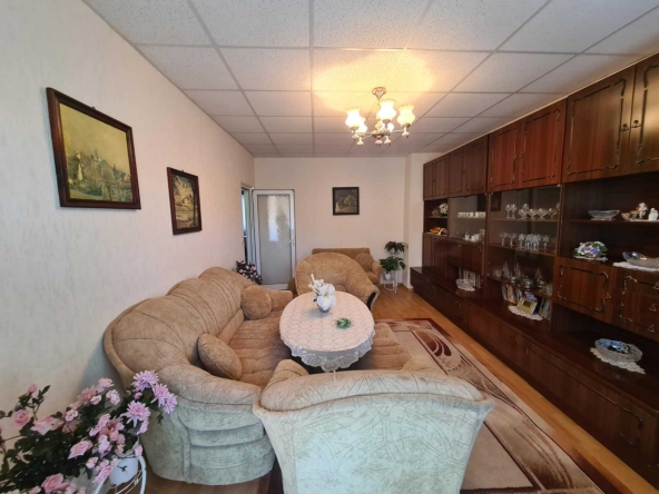 Тристаен апартамент в Хасково, Любен Каравелов - 79 кв.м за 1033 €/кв.м - Снимка #1