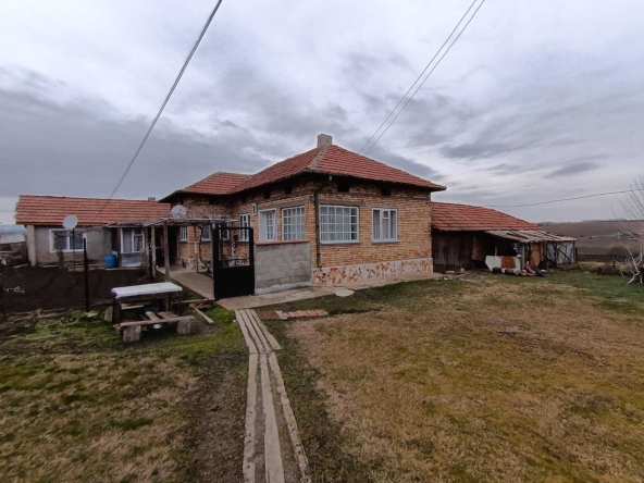 Къща в с. Вазово, Област Разград - 2 кв.м за 10710 €/кв.м - Снимка #1