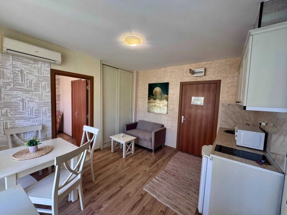 Двустаен апартамент в к.к. Слънчев бряг - 65 кв.м за 721 €/кв.м - Снимка #1