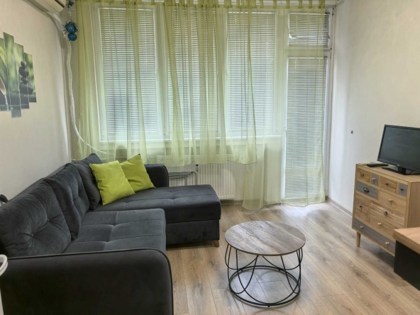 Дава се под наем Едностаен апартамент в Плевен, Идеален център - 32 кв.м за 239.19 € - Снимка #1