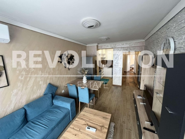 Дава се под наем Тристаен апартамент в Варна, Колхозен пазар - 95 кв.м за 698.19 € - Снимка #1