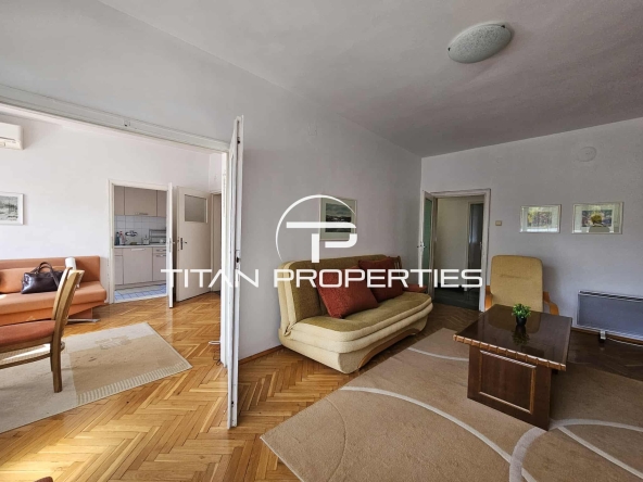 Дава се под наем Четиристаен апартамент в Варна, Център - 100 кв.м за 478.38 € - Снимка #1