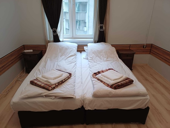Тристаен апартамент в Пловдив, Център - 70 кв.м за 1337 €/кв.м - Снимка #1