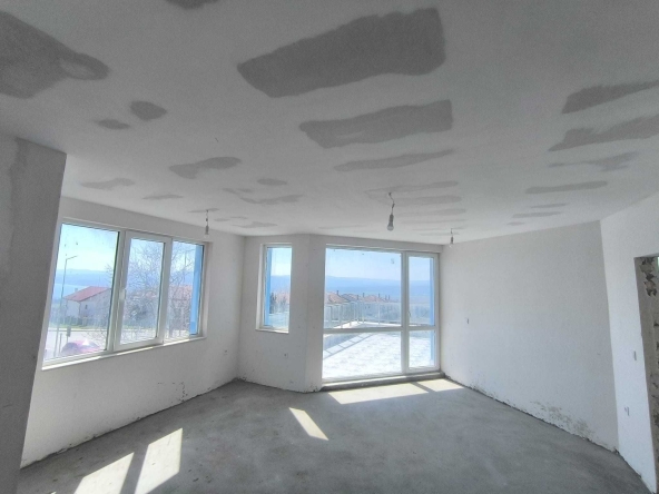 Двустаен апартамент в Варна, Център - 104 кв.м за 437 €/кв.м - Снимка #1