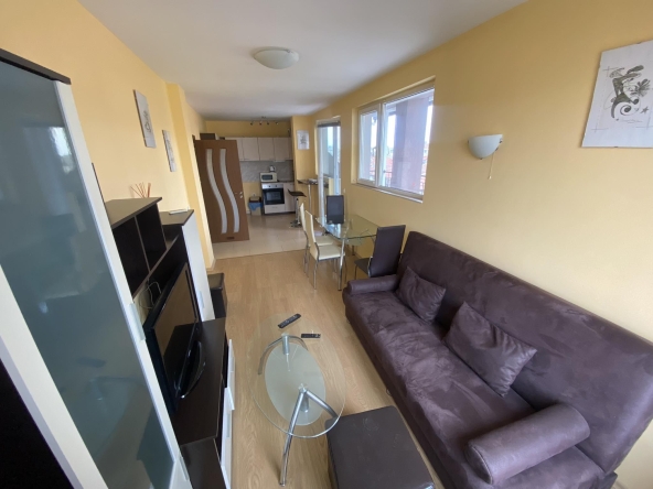 Дава се под наем Двустаен апартамент в Бургас, Център - 63 кв.м за 561 € - Снимка #1