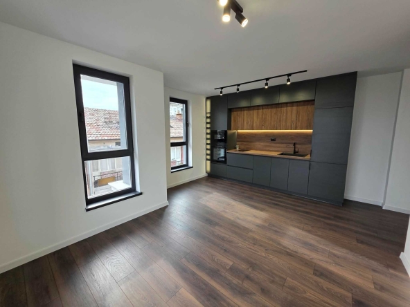 Тристаен апартамент в Хасково, Куба - 85 кв.м за 1170 €/кв.м - Снимка #1