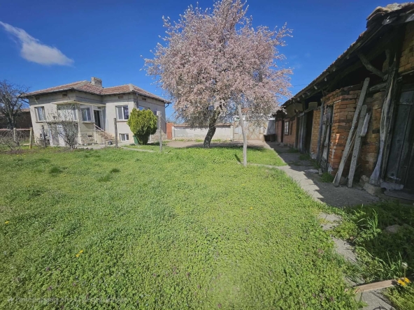 Къща в с. Бъзън, Област Русе - 140 кв.м за 273 €/кв.м - Снимка #1