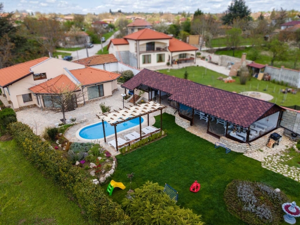 Дава се под наем Къща в с. Здравец, Област Варна - 420 кв.м за 2093.55 € - Снимка #1