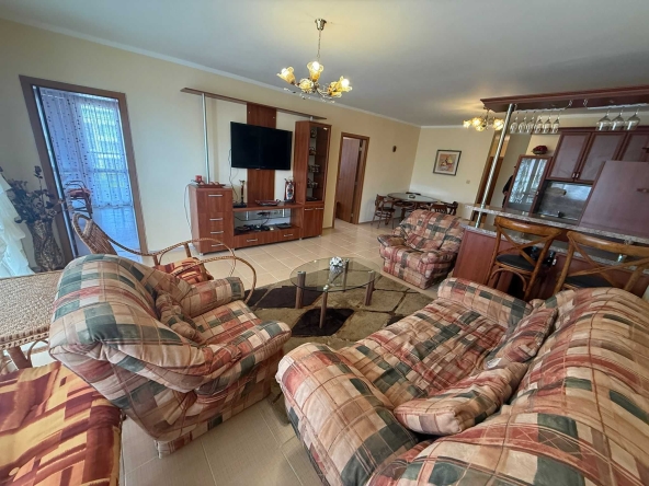 Тристаен апартамент в к.к. Слънчев бряг - 105 кв.м за 617 €/кв.м - Снимка #1