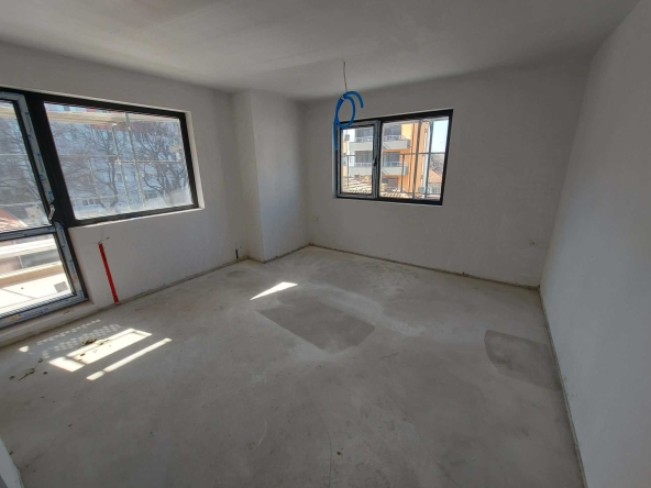 Тристаен апартамент в Търговище, Вароша - 90 кв.м за 822 €/кв.м - Снимка #1
