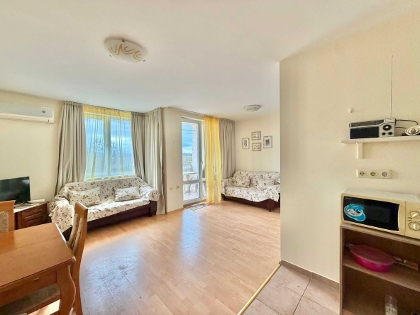 Двустаен апартамент в к.к. Слънчев бряг - 56 кв.м за 656 €/кв.м - Снимка #1