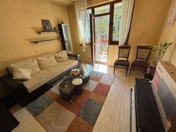 Дава се под наем Двустаен апартамент в Варна, ВИНС - 52 кв.м за 438.6 € - Снимка #1