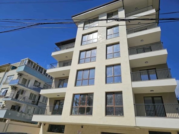 Тристаен апартамент в Варна, Бриз - 83 кв.м за 1352 €/кв.м - Снимка #1