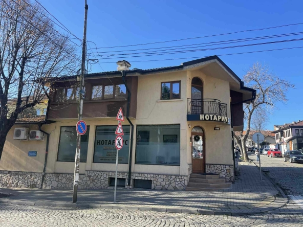 Офис в Карлово - 144 кв.м за 797 €/кв.м - Снимка #1